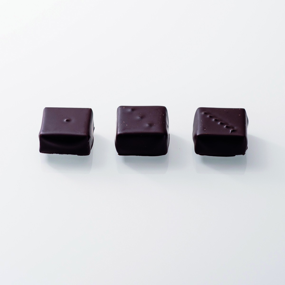 hawecker-origines-cacao-coffret-chocolats-noirs-d-gustation image 3
