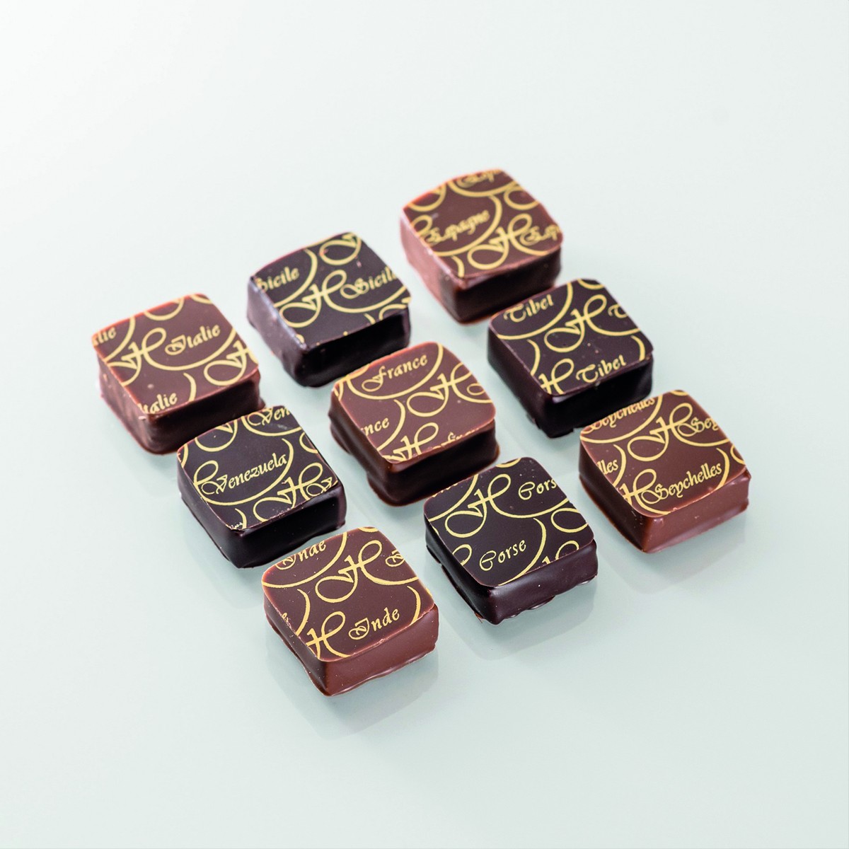 hawecker-le-voyage-en-chocolat-coffret-chocolats-assortiment image 2