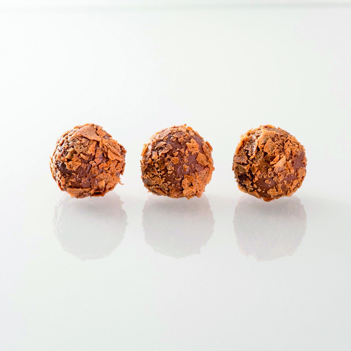 hawecker-les-gourmandises-truffes-pralin-croustillant-truffes-noisettes image 2