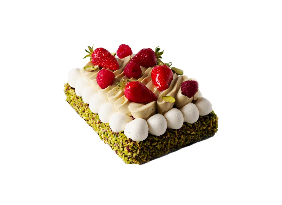 nicolas-bernard-entremets-pistache-et-fruits-rouges image 1