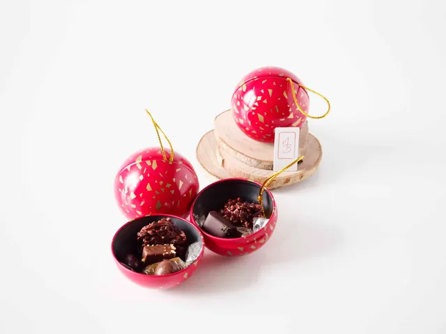 nicolas-bernard-chocolats-boule-sapin-65g-chocolat-no-l image 1